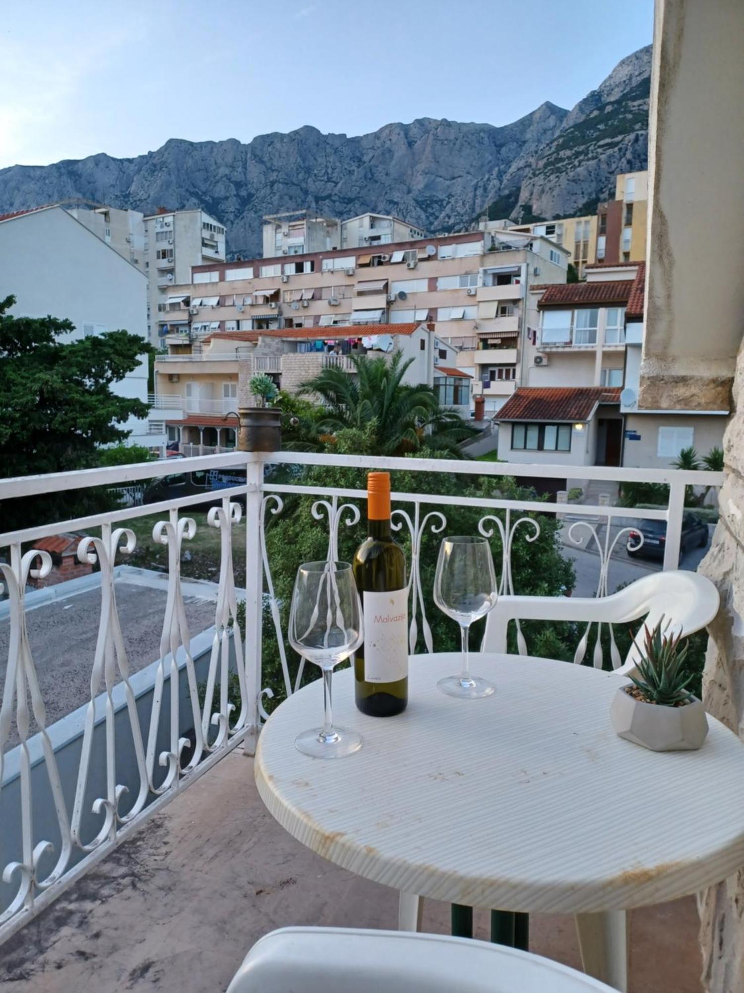 Apartments Emilija Makarska Exterior photo