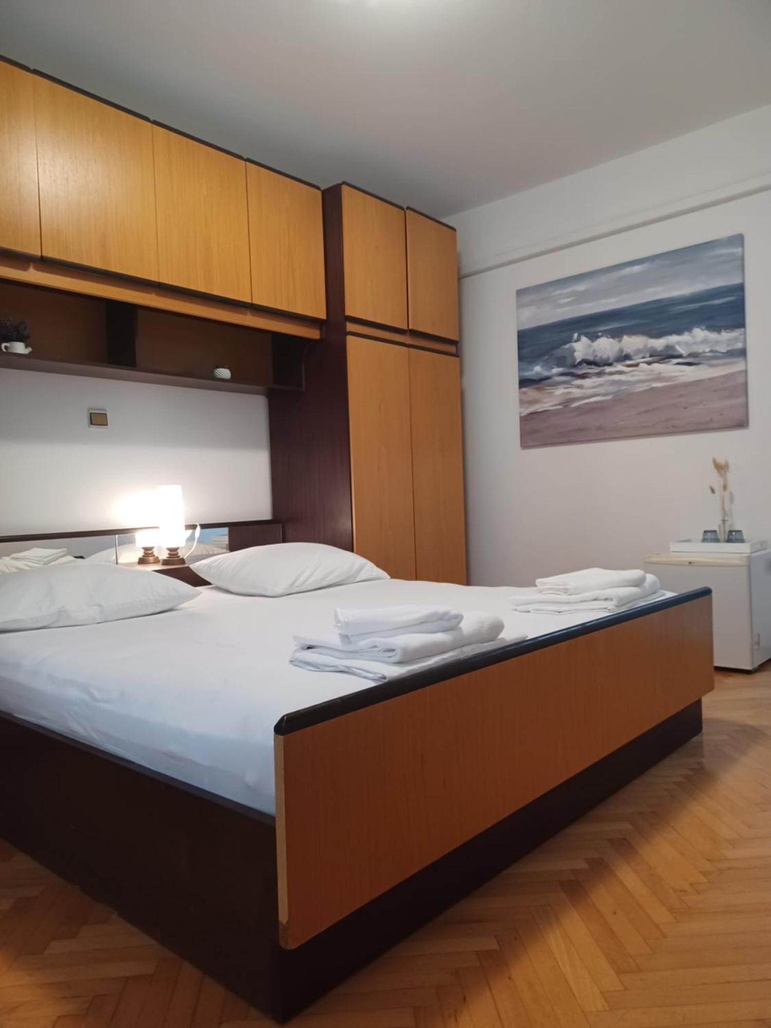 Apartments Emilija Makarska Room photo
