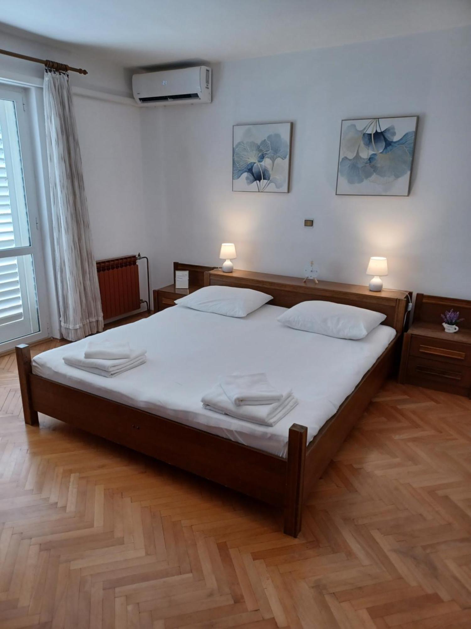 Apartments Emilija Makarska Room photo
