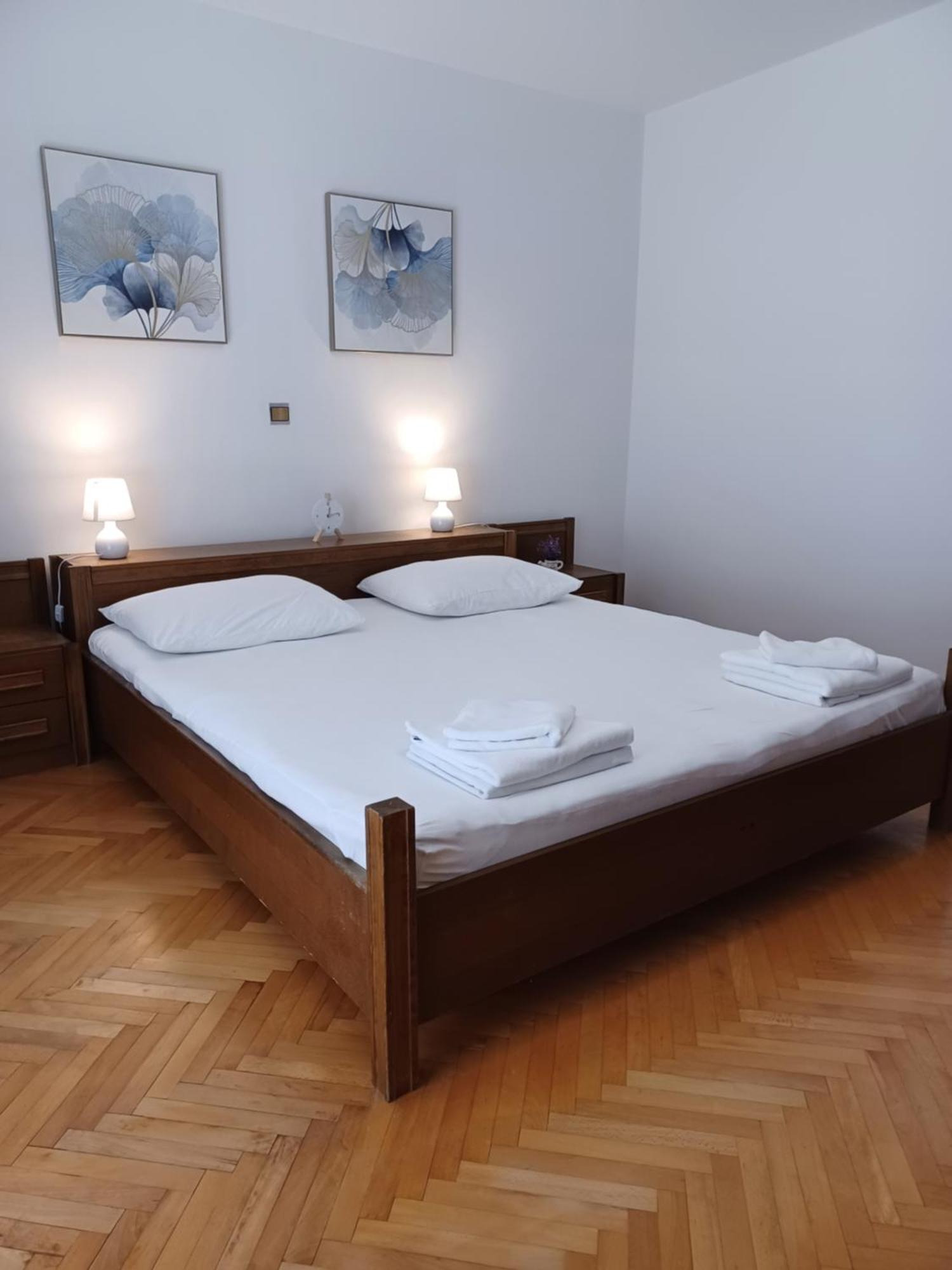 Apartments Emilija Makarska Room photo