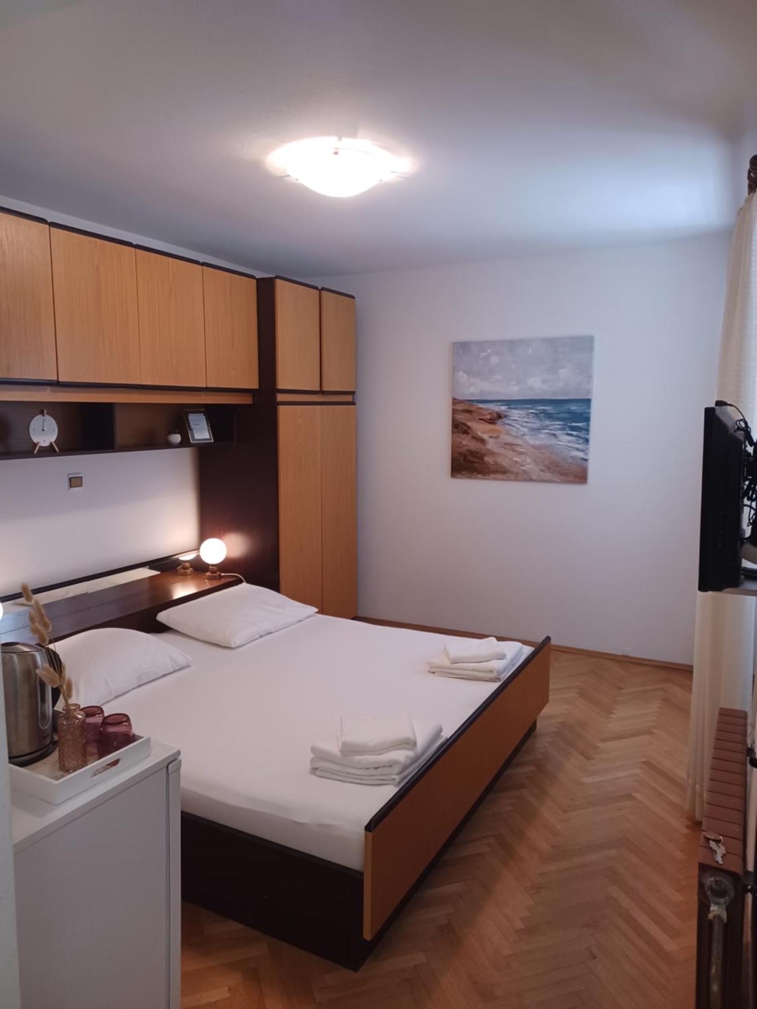 Apartments Emilija Makarska Room photo