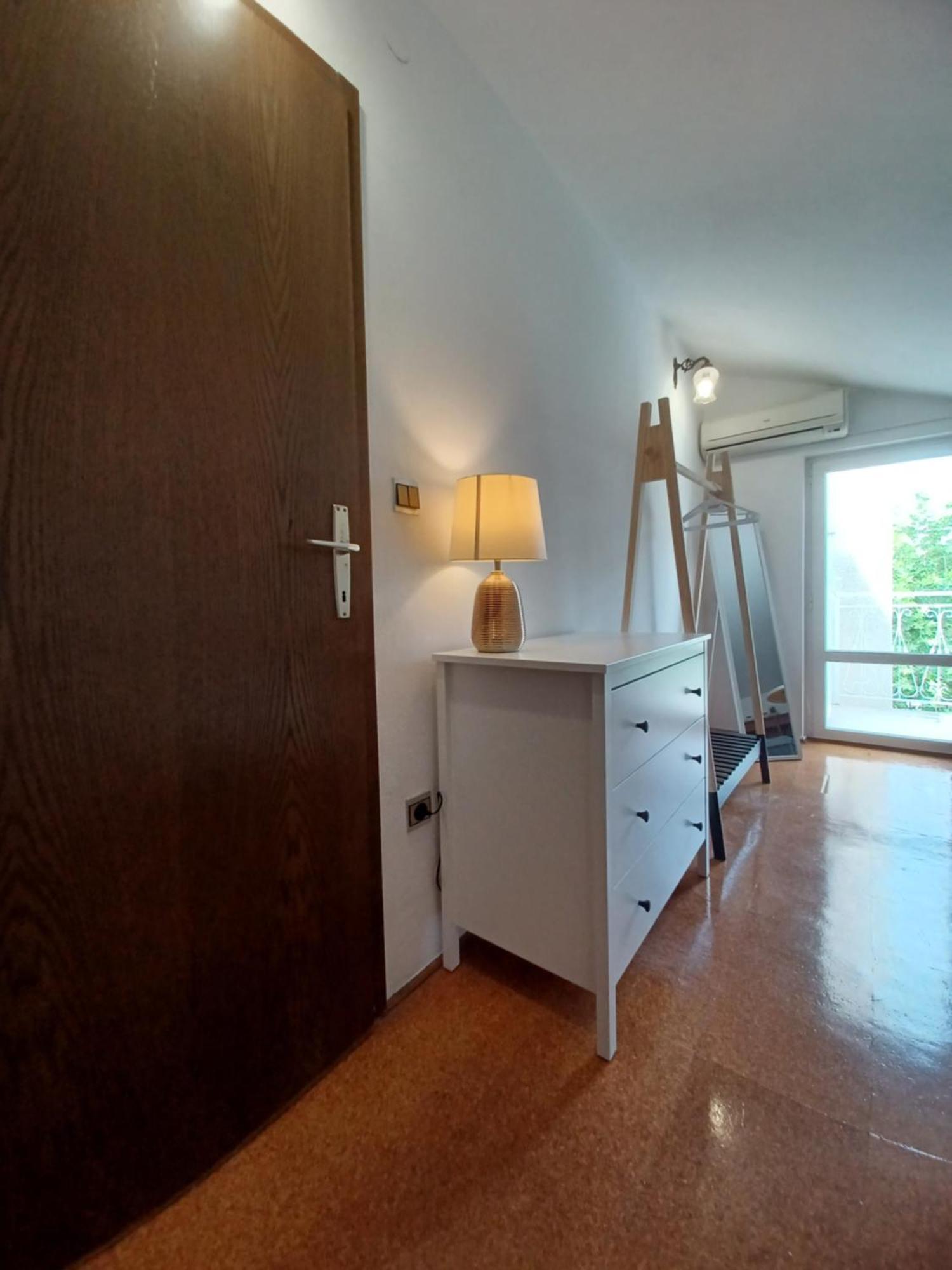 Apartments Emilija Makarska Room photo