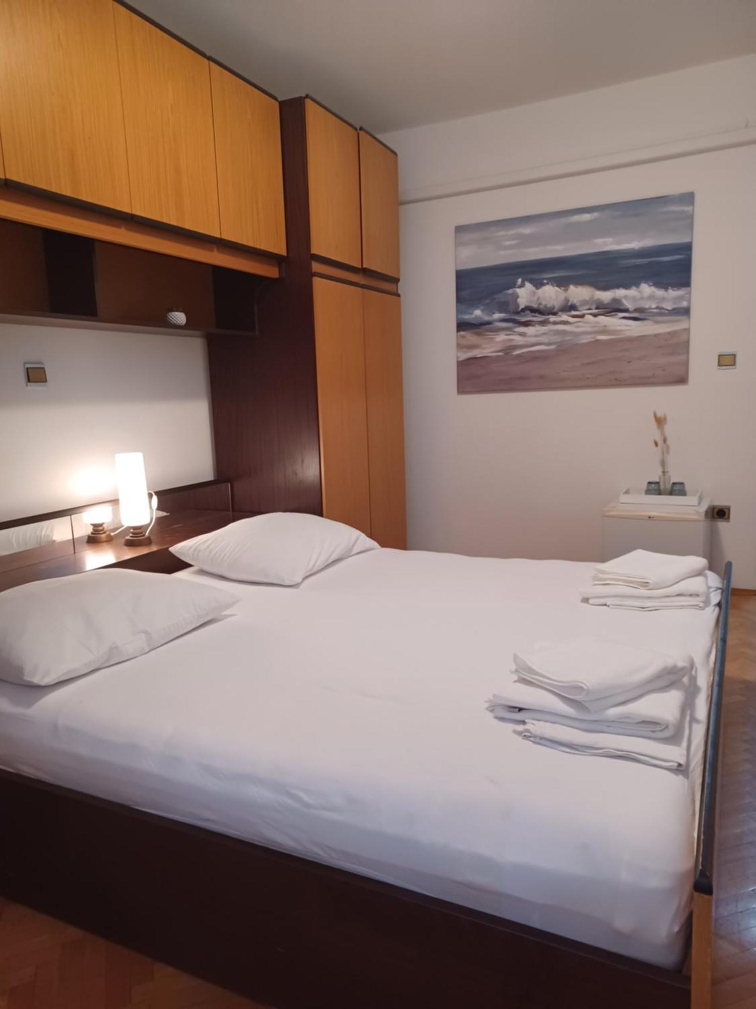 Apartments Emilija Makarska Room photo
